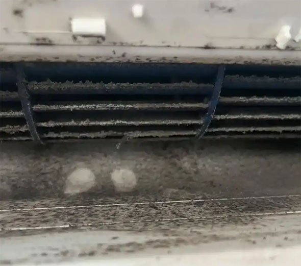 田东空调吹的风有股烧焦味是怎么回事